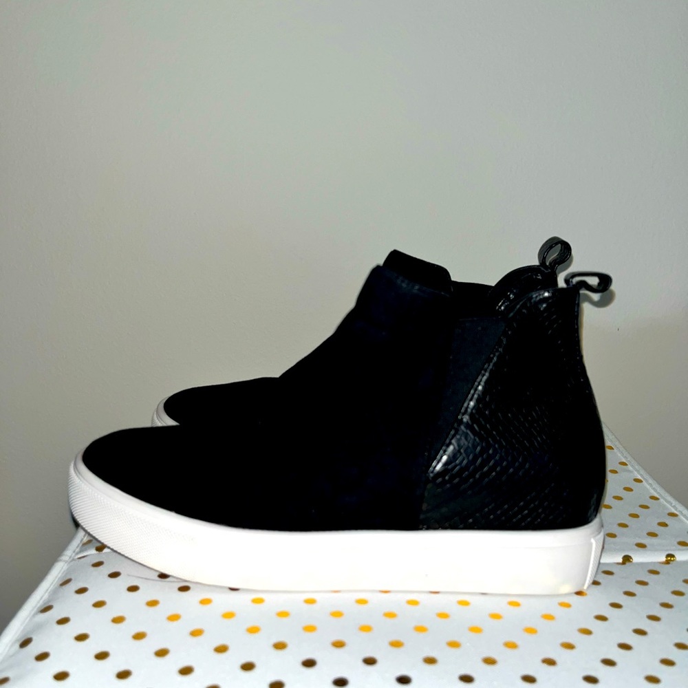 Steven Madden black wedge sneaker